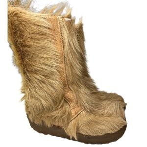 LaMondiale Italy Faux Fur Boots 9.5M AMAZING Condition Imported. Lug Sole
